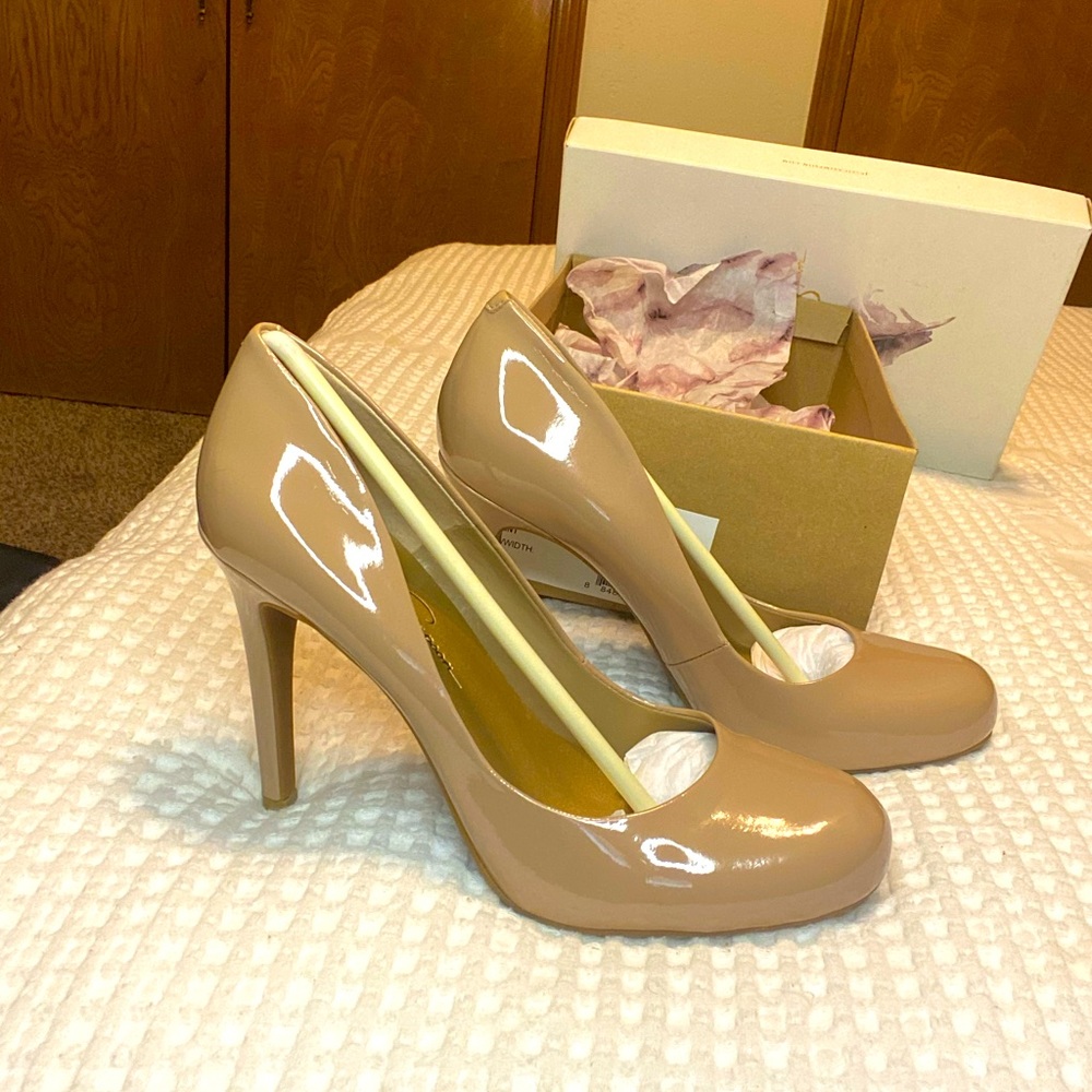 Jessica Simpson nude patent heels